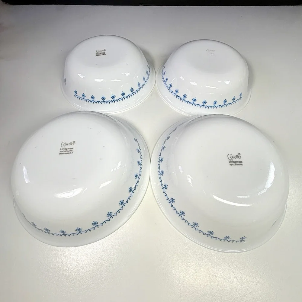 Vintage Corelle Snowflake Blue Garland Coupe Cereal Soup Bowls 6.25